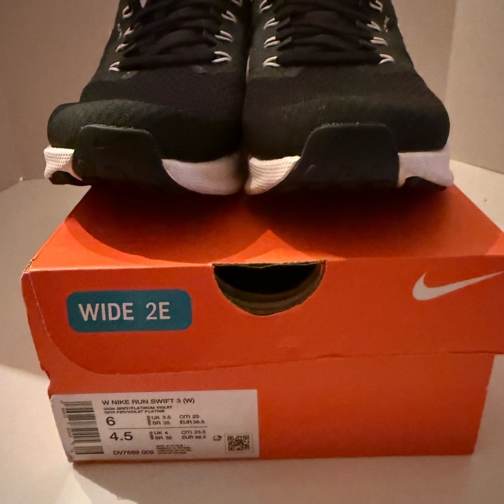Nike Run Swift 3 Black and White Women's Running Sneakers Women’s 6 WIDE EE